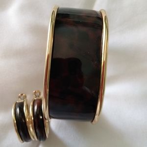 Bracelet and earrings